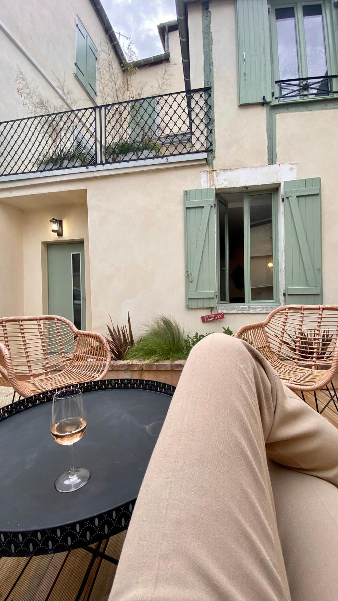 Superbe Appartement Terrasse Et Parking Gratuit Auxerre Exterior foto